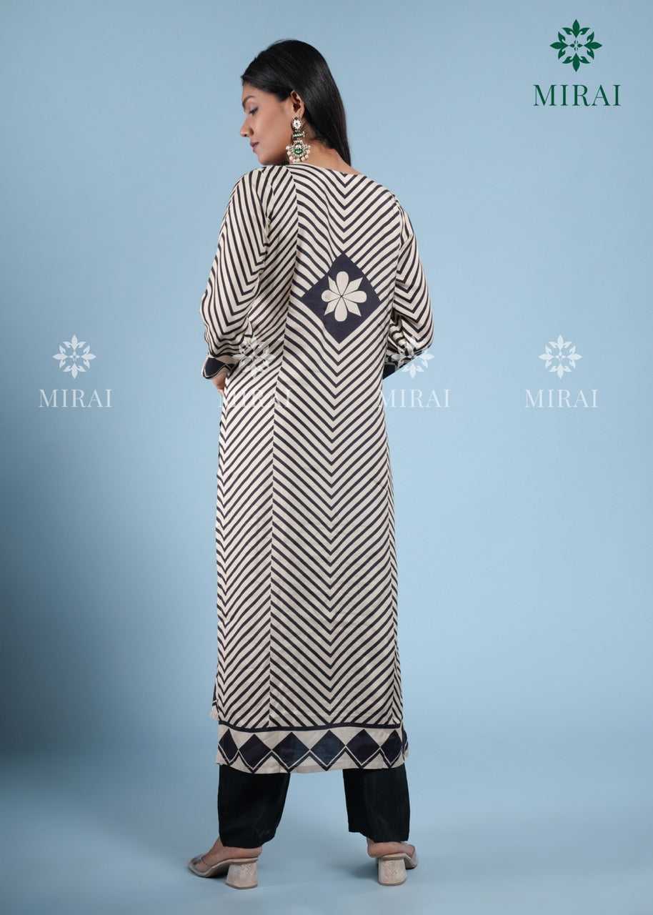 3-Piece Muslin Set With Digital Geometrical Print And Stone Work-Black & White