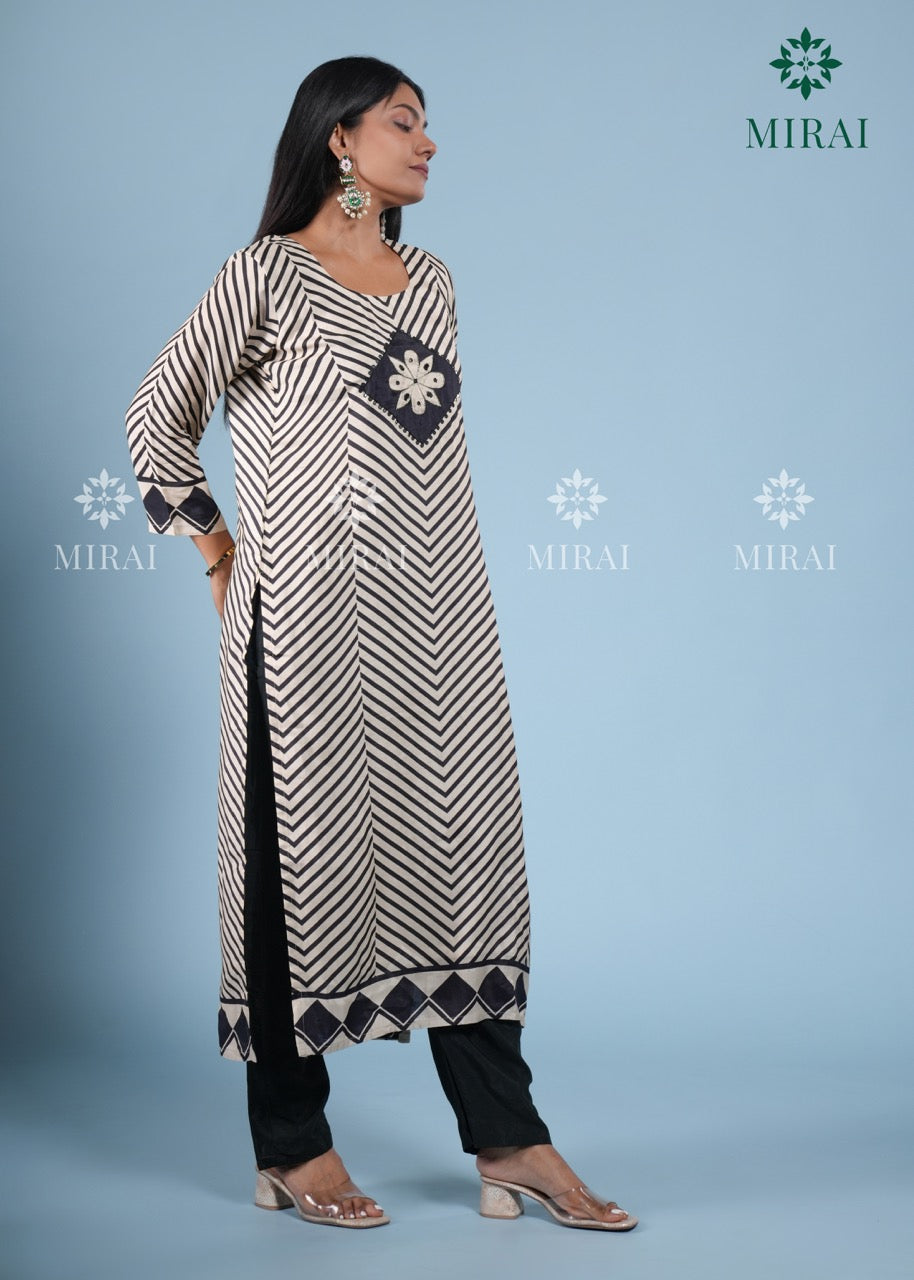 3-Piece Muslin Set With Digital Geometrical Print And Stone Work-Black & White