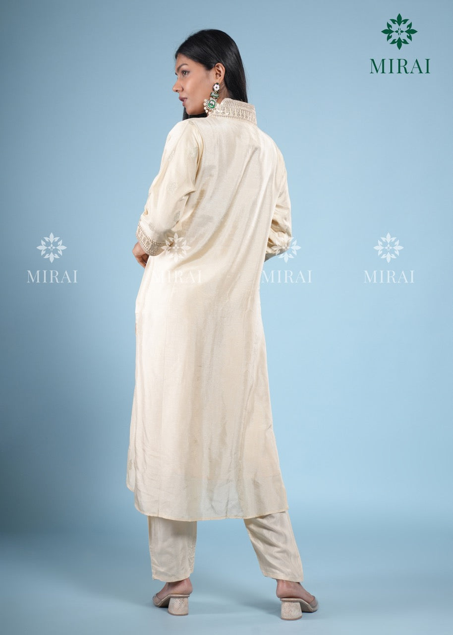 3-Piece Set V-Neck Chanderi Silk With Zari Weave And Banarasi Dupatta-Off White