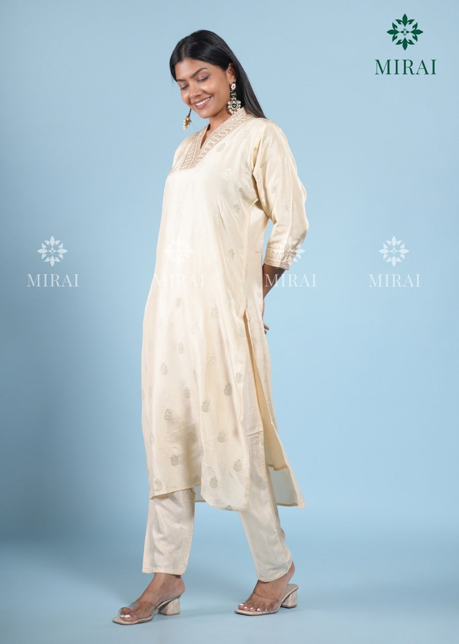 3-Piece Set V-Neck Chanderi Silk With Zari Weave And Banarasi Dupatta-Off White