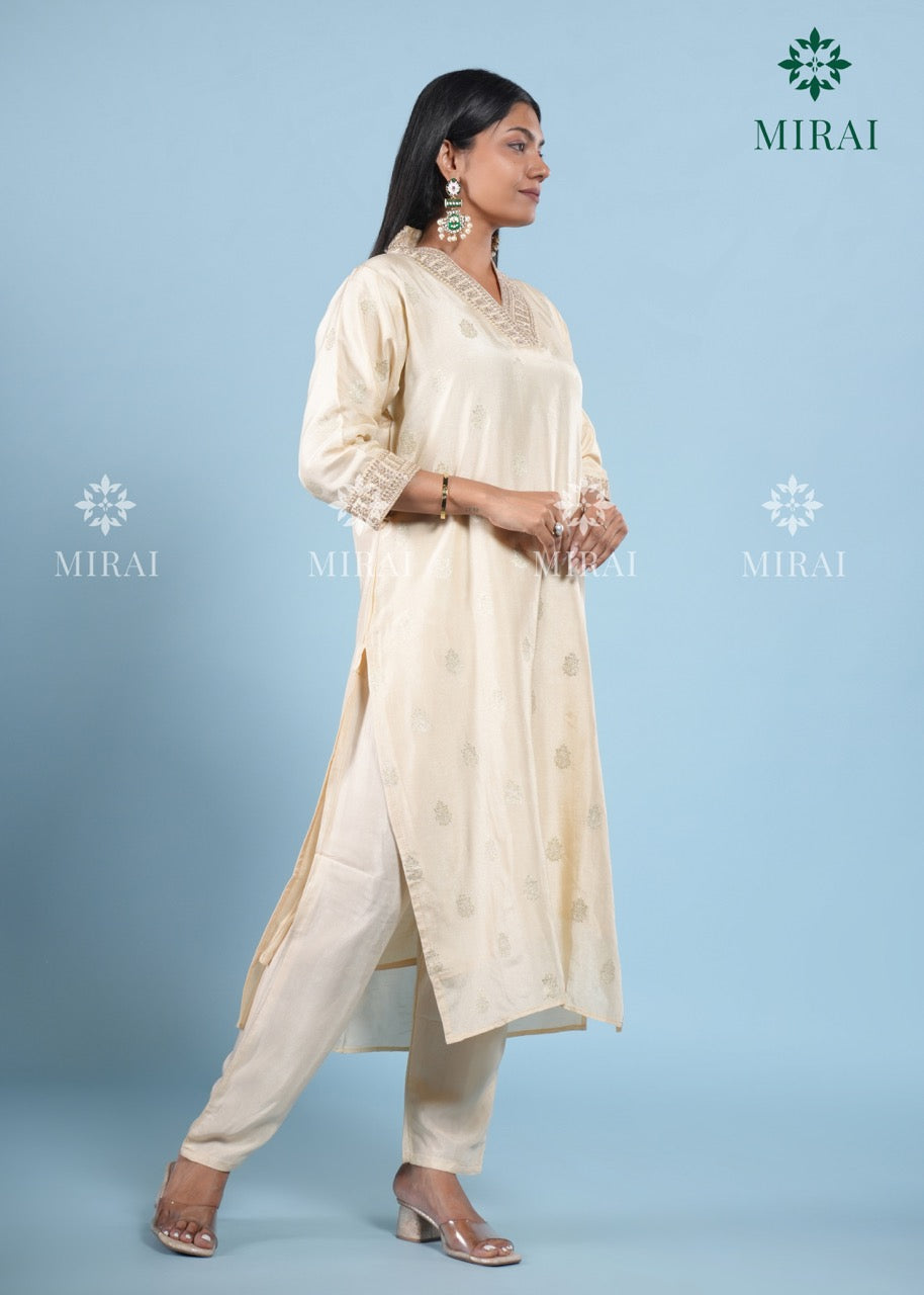 3-Piece Set V-Neck Chanderi Silk With Zari Weave And Banarasi Dupatta-Off White