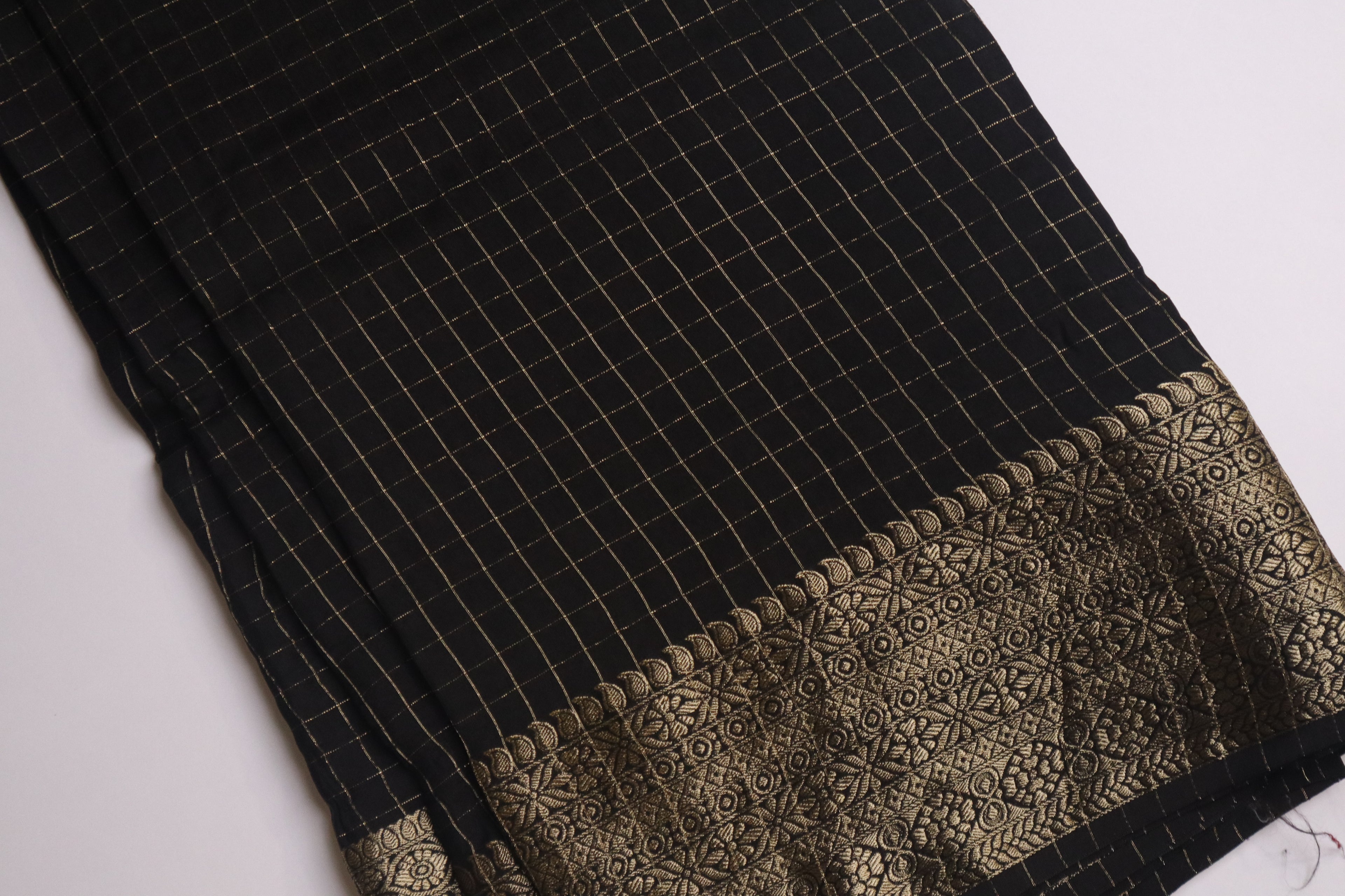 Black Dola Silk Saree With Checks and Banarasi Blouse