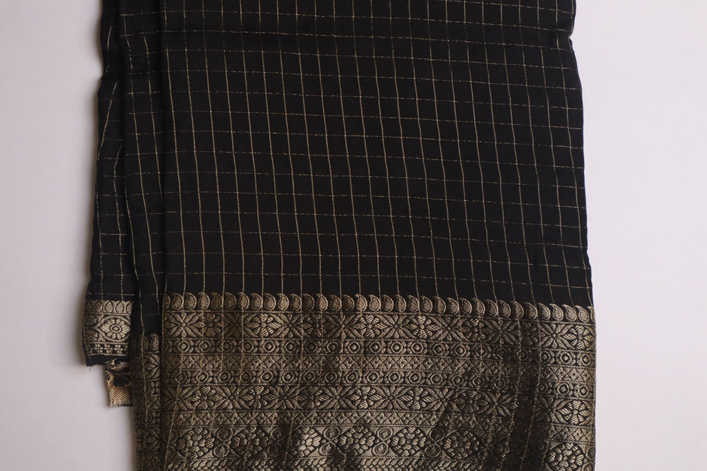 Black Dola Silk Saree With Checks and Banarasi Blouse