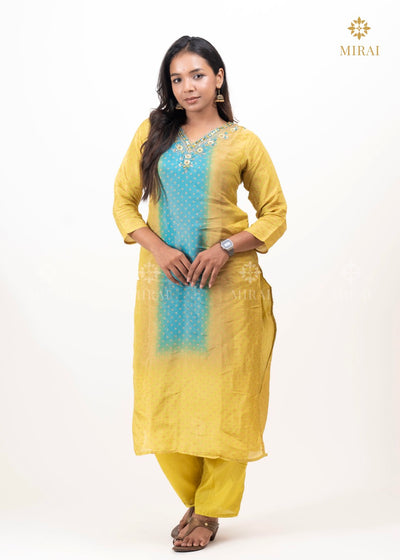 3-Piece Bandhini Tissue Set With Mirror And Handwork-Green
