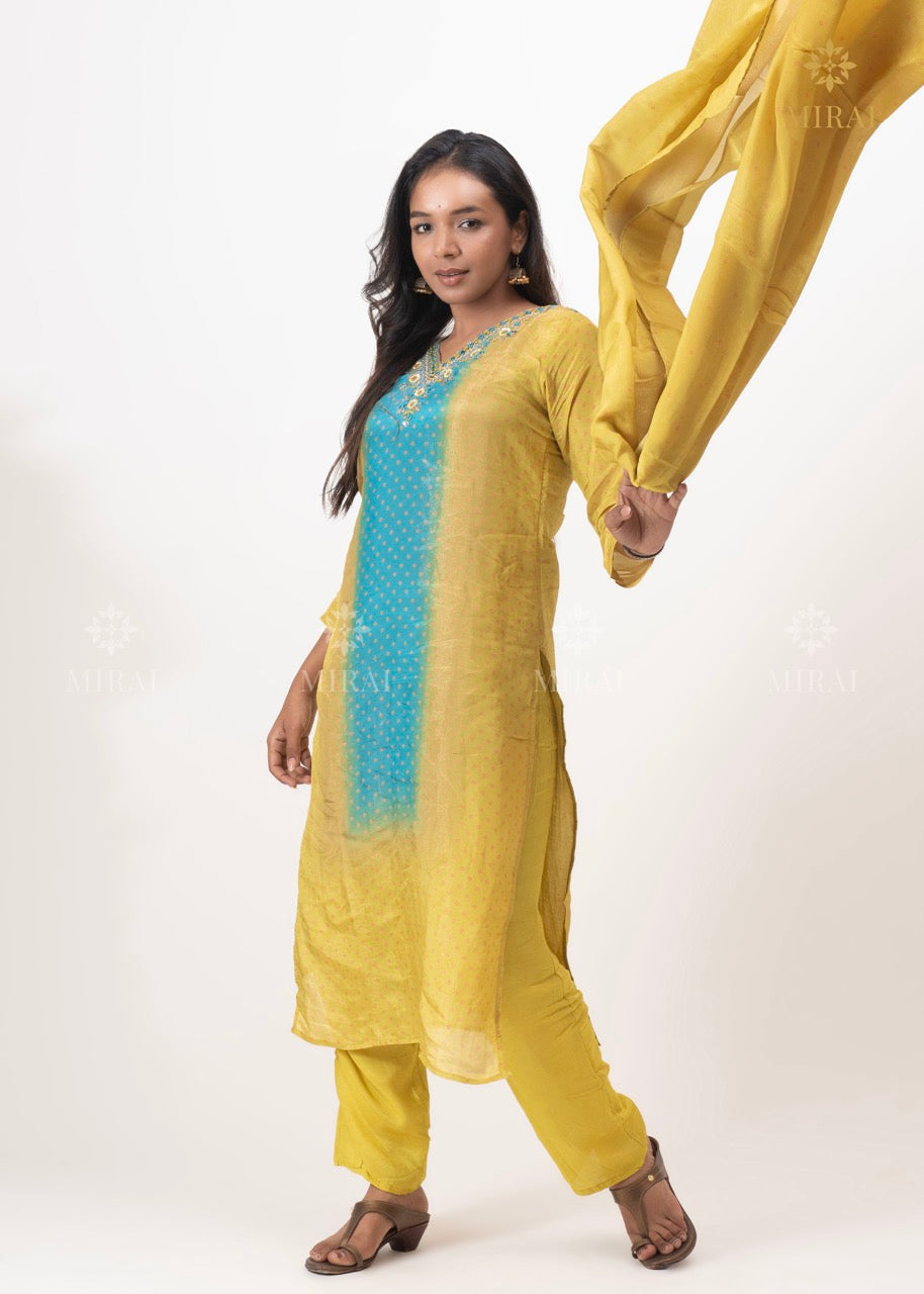 3-Piece Bandhini Tissue Set With Mirror And Handwork-Green